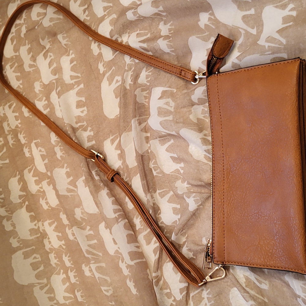 Elegant Tan Leather Crossbody Bag